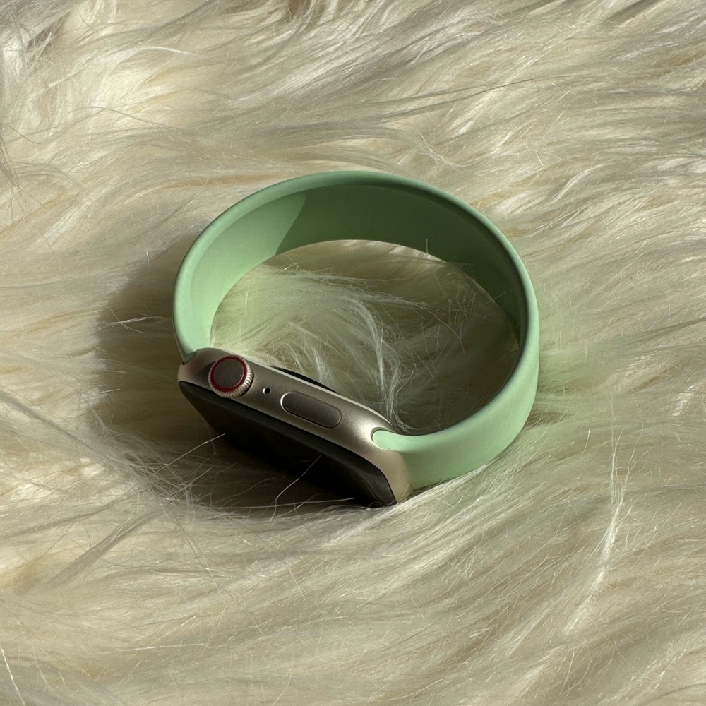 Apple Watch Band Solo Loop, Size 8 for Small Face Watch 38mm 40mm 41mm Pistachio - Picture 9 of 14